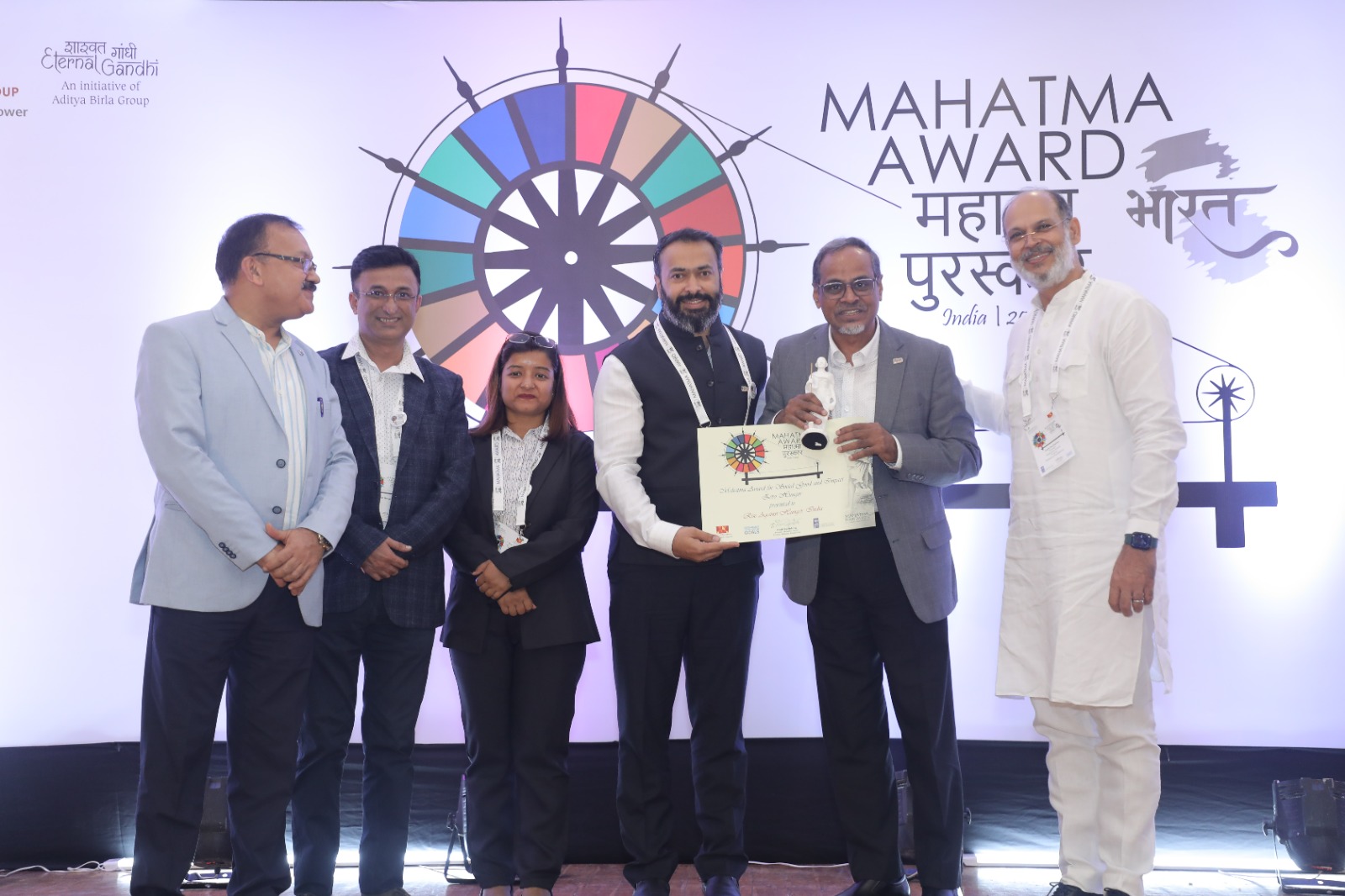 Mahatma Award 2025 ceremony - Rise Against Hunger India team receiving the award for Social Good and Impact for Zero Hunger